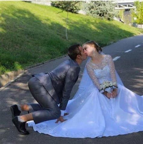 22 Awkward And Inappropriate Wedding Photos Pleated Jeans