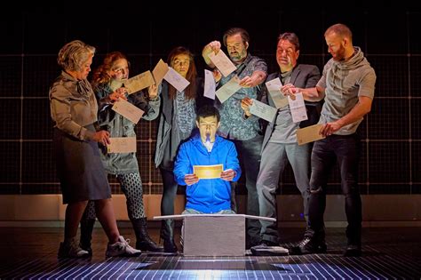 Review The Curious Incident Of The Dog In The Night Time Wmc Thesprout