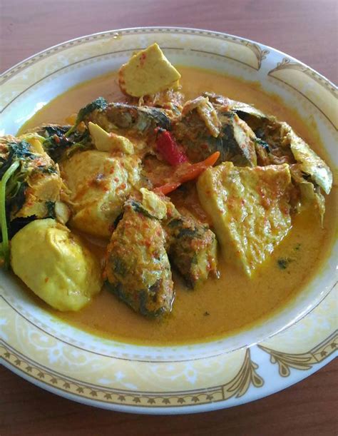 Takaran pedasnya pun bisa diatur dengan nmenambahkan atau. Resep Gulai Ikan Kental / Resep Gulai Ikan Patin Kuah Bumbu Kuning Aneka Resep Masakan Sederhana ...