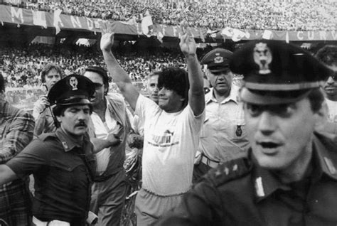 maradona 24 anni fa l inizio del declino il pibe de oro arrestato per droga corriere it