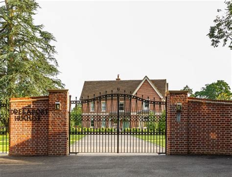 Resin wize offer the finest resin bound driveways, commercial surfacing and patio installations availble, all installed to the highest quality and standards. Case studies for resin bound surfacing | Paving | Projects