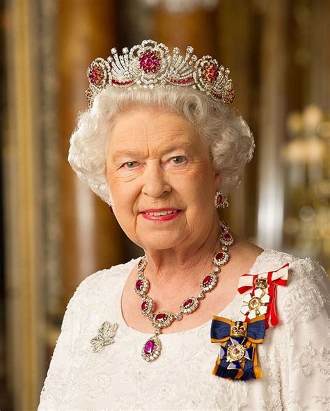 Official Diamond Jubilee Portrait Of Her Majesty The Queen Queen Of Canada Photographed By