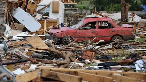 Noaa Record 226 Tornadoes In 1 Day Newsday