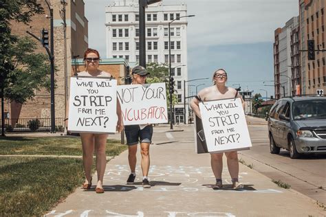 Nude Pro Choice Protesters March In Downtown Green Bay Y Wncy