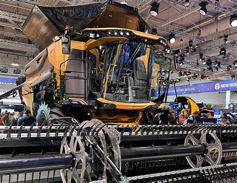 Video New Holland Combine Boosts Productivity Maintains Size Weight