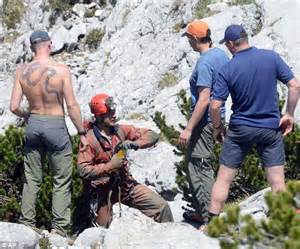 German Doctors Close To Reaching Injured Climber Trapped