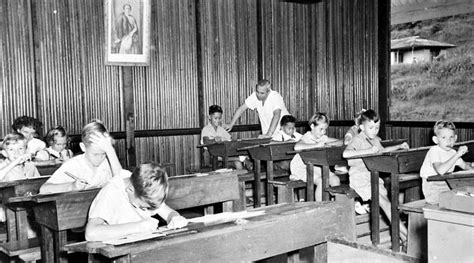 Sejarah Perkembangan Pendidikan Indonesia Masa Penjajahan Kalam Kudus Jayapura