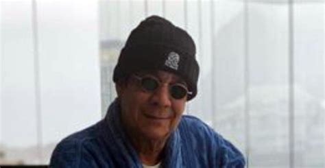 No inverno, as pessoas ficam mais elegantes, não é mesmo?, brincou o. Zeca Pagodinho surge em momento descontraído e seu visual ...