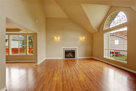 Empty Living Room With High Ceiling And Big Arch Window Stock Photo