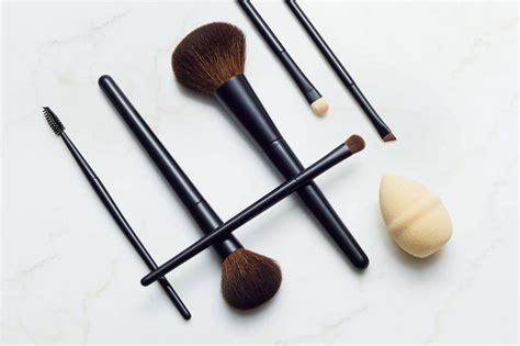 7 Essential Makeup Brushes And How To Use Them Handm Ch