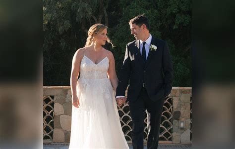 amy schumer is officially married see the wedding photos