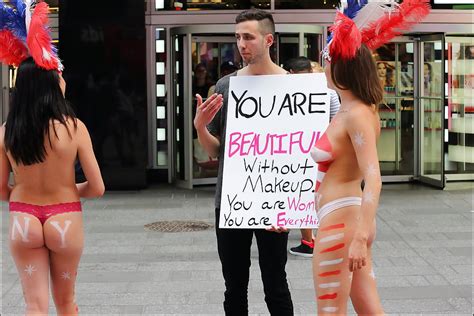 Topless Bodypainted On Times Square Bilder Xhamster