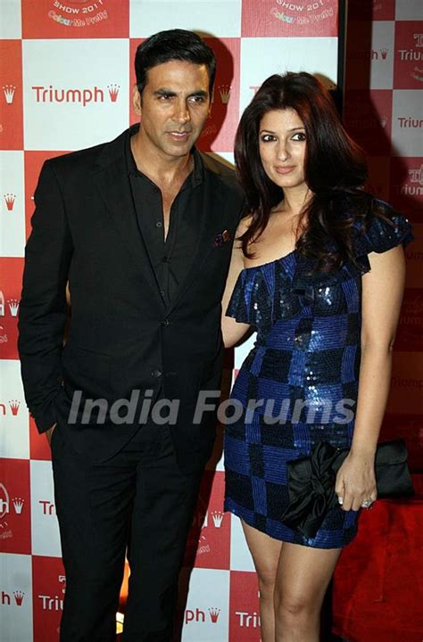 Akshay Kumar With Wife Twinkle Khanna At Triumph Lingerie Fashion Show 2011 Media