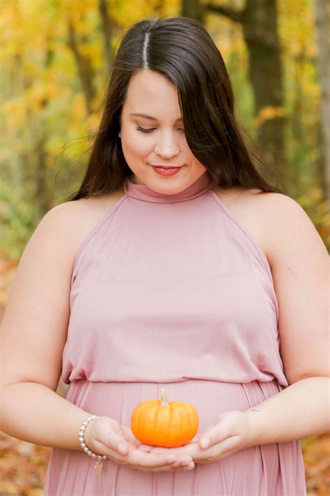 Pink Maternity Photoshoot In The Fall Nikkis Plate