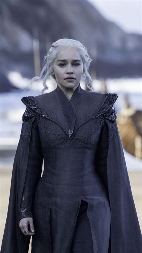 2160x3840 emilia clarke as daenerys targaryen in game of thrones season 7 sony xperia x xz z5