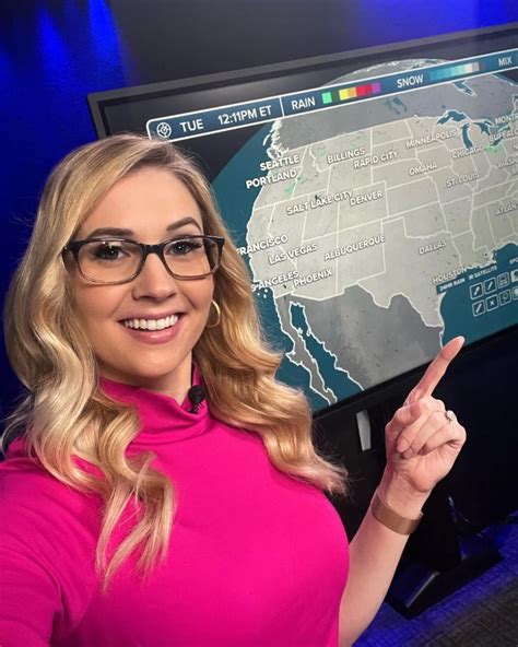 Kelly Costa On Fox Weather 2022 In 2022 Chicago City Rapid City Kelly