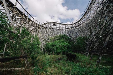 Inside Americas Abandoned Theme Parks