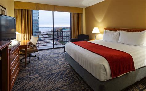 Yakınlardaki gezilecek yerlerden bazıları enigma hq escape room. San Diego Hotel Rooms - Best Western Plus Bayside Inn
