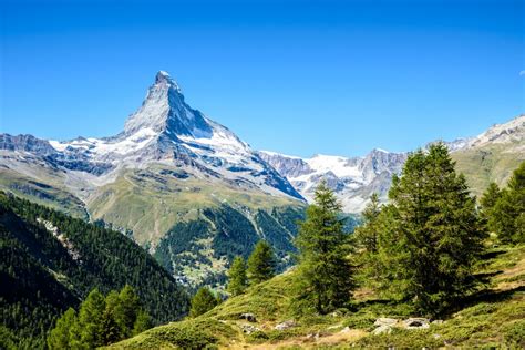 Scenic Flight To Switzerlands Most Famous Mountain The Matterhorn