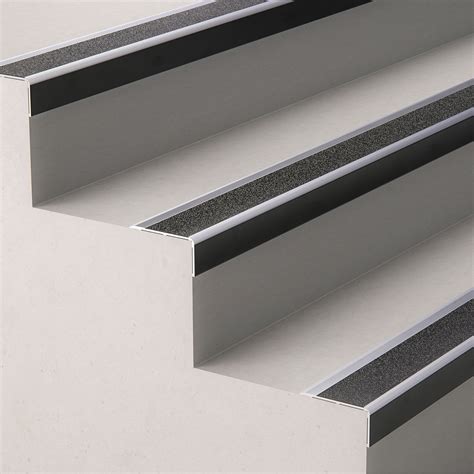 Treppen schaffen verbindungswege zwischen unterschiedlich hohen nutzebenen. DIN 18040 - Vorgaben zur Markierung von Treppenstufen ...