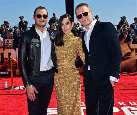 jennifer connelly paul bettany bring her son kai to top gun premiere