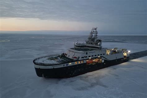 Sailing Into The Polar Night Working On An Arctic Research Vessel