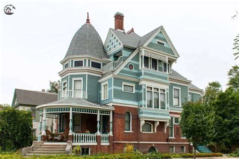 10 Dreamy Old Houses To Love