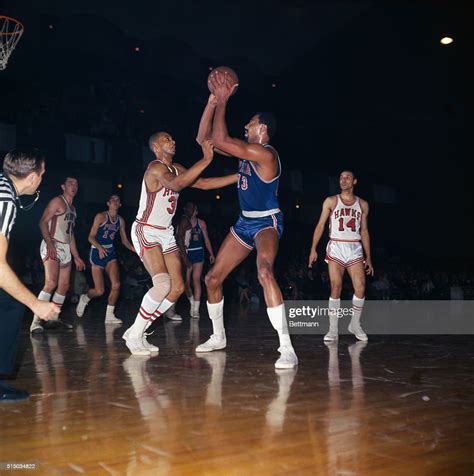 Giant Wilt Chamberlain Stuffed The Basket In A Two Handed Dunk Shot News Photo Getty Images