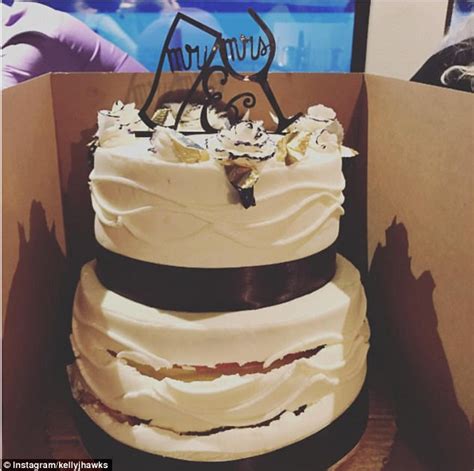 You will love this look because it's very easy, but resembles beautiful ruffles. Are these the worst wedding cakes of all time? | Daily ...