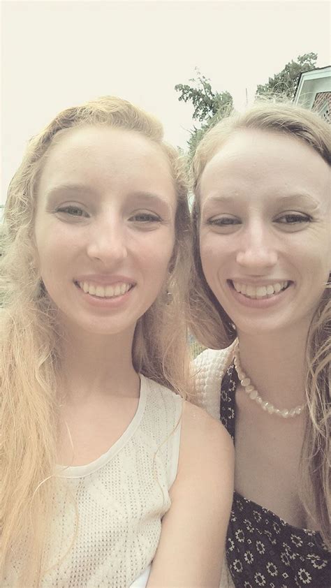 I Ran Into My Doppelganger At My Cousins Wedding And Shes My Cousins