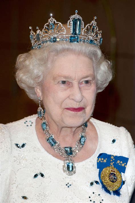 Queen Elizabeth Iis Jewelry In 12 Extraordinary Pictures Royal Crown