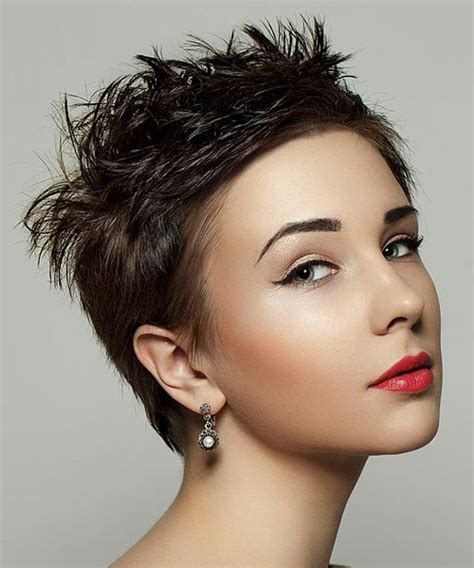 Short hairstyles for long faces are all the rage, and have the ability to make this elegant (yet narrow) face shape look years younger. Super Hot Short Edgy Hairstyles 2018 for Women | Hair and Comb