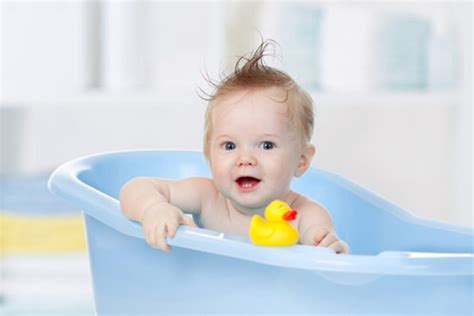 Recomendaciones Para El Primer Baño Del Bebé Pequelia