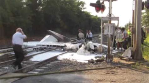 1 Dead 1 Injured After Mall Plane Crashes Onto Railroad Tracks On Long