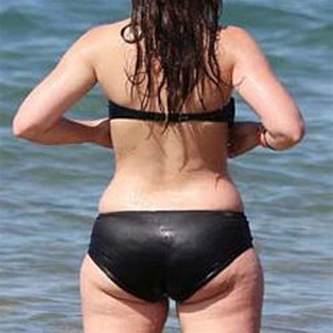 Jennifer Love Hewitt Isnt Laughing After Bikini Photos Ridiculed On