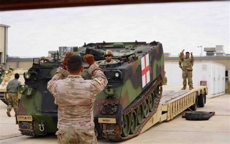 Presume Greg Abbott Gobernador De Texas Despliegue De Tanques A La