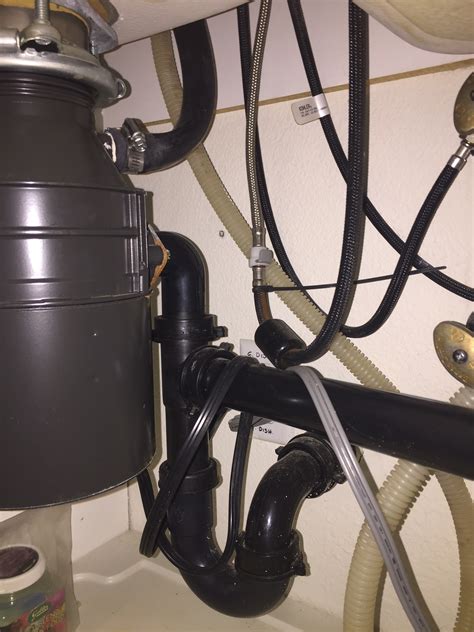 The sink drains do not smell. Sewage smell from dishwasher - help (pool, drain, sink ...