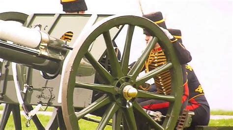 The notion of making a soldier's weapons useless to show that. A 41 Gun Salute by the King's Troop 2014 - YouTube
