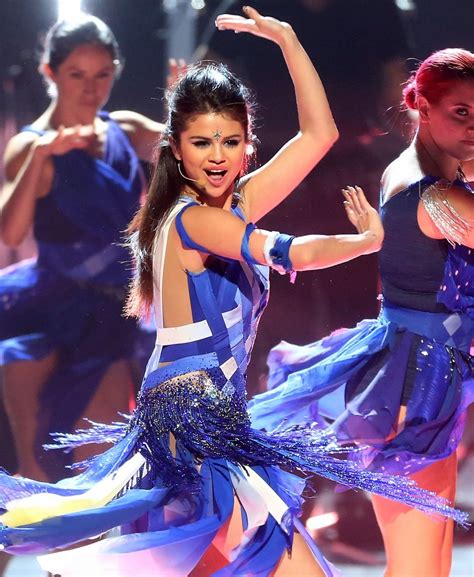 Red Carpet Dresses Selena Gomez Radio Disney Music Awards 2013