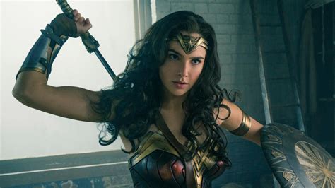 wonder woman will be bisexual in film sequel if some fans have their