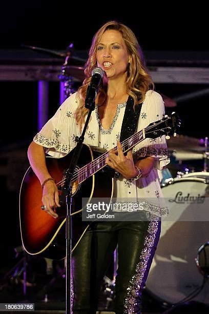 Sheryl Crow And Gary Allan Perform At The Greek Theatre Photos And