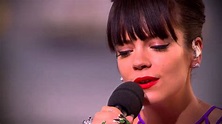 Lily Allen - Somewhere Only We Know - Live du Grand Journal - YouTube