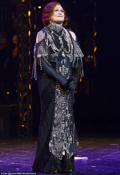 Featuring a score by andrew lloyd webber and a book and lyrics by christopher hampton and don black, sunset boulevard tells the story of norma desmond, an aging silent film star who recruits young writer joe gillis to help. Glenn Close wows theatre critics in opening night of ...