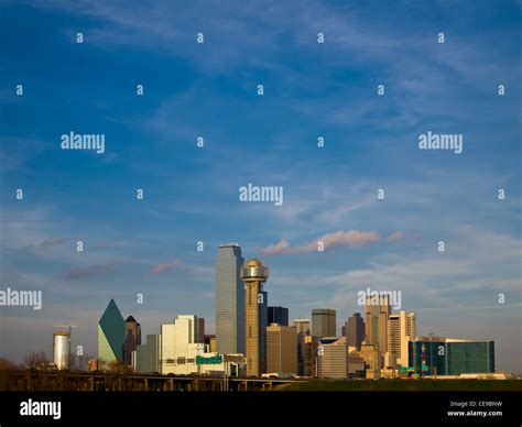 Dallas Skyline Hi Res Stock Photography And Images Alamy