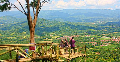 Apalagi wisata alamnya, bali kaya akan keindahan khas yang menyatu dengan etnisnya. 5 Tempat Wisata Di Kuningan Ini Paling Instagramable ...
