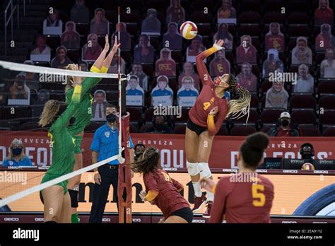 Southern California Trojans Middle Blocker Candice Denny 4 Goes For A