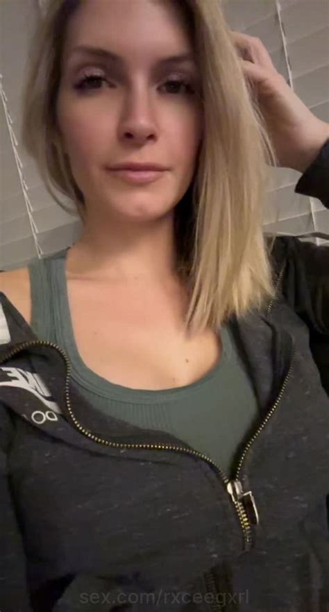 Rachel Jade Sub To See The Full Clip 😘😘 Blonde Milf Big Tits