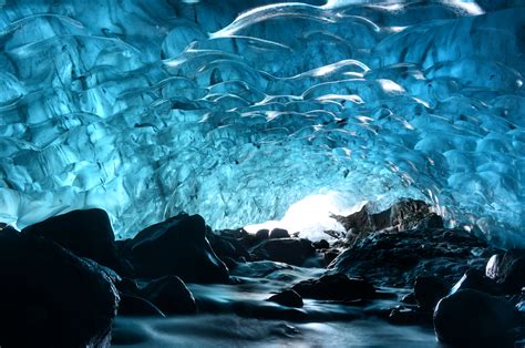 世界冬の絶景 冬にしか訪れることができない神秘のスポット！アイスランド 氷の洞窟 Tabizine～人生に旅心を～