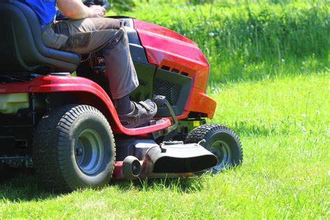 What To Look For In A Riding Lawn Mower