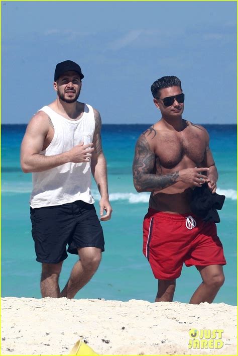 Jersey Shore S Pauly D Vinny Go Shirtless In Cancun Photo